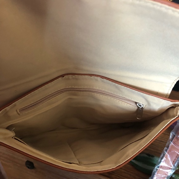 Basic Editions Crossbody - Picture 3 of 4